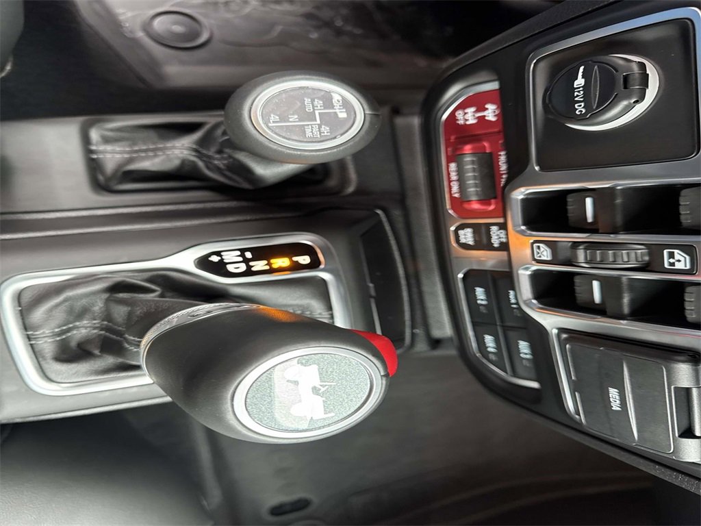 Used 2025 Jeep Wrangler Unlimited Rubicon image 23