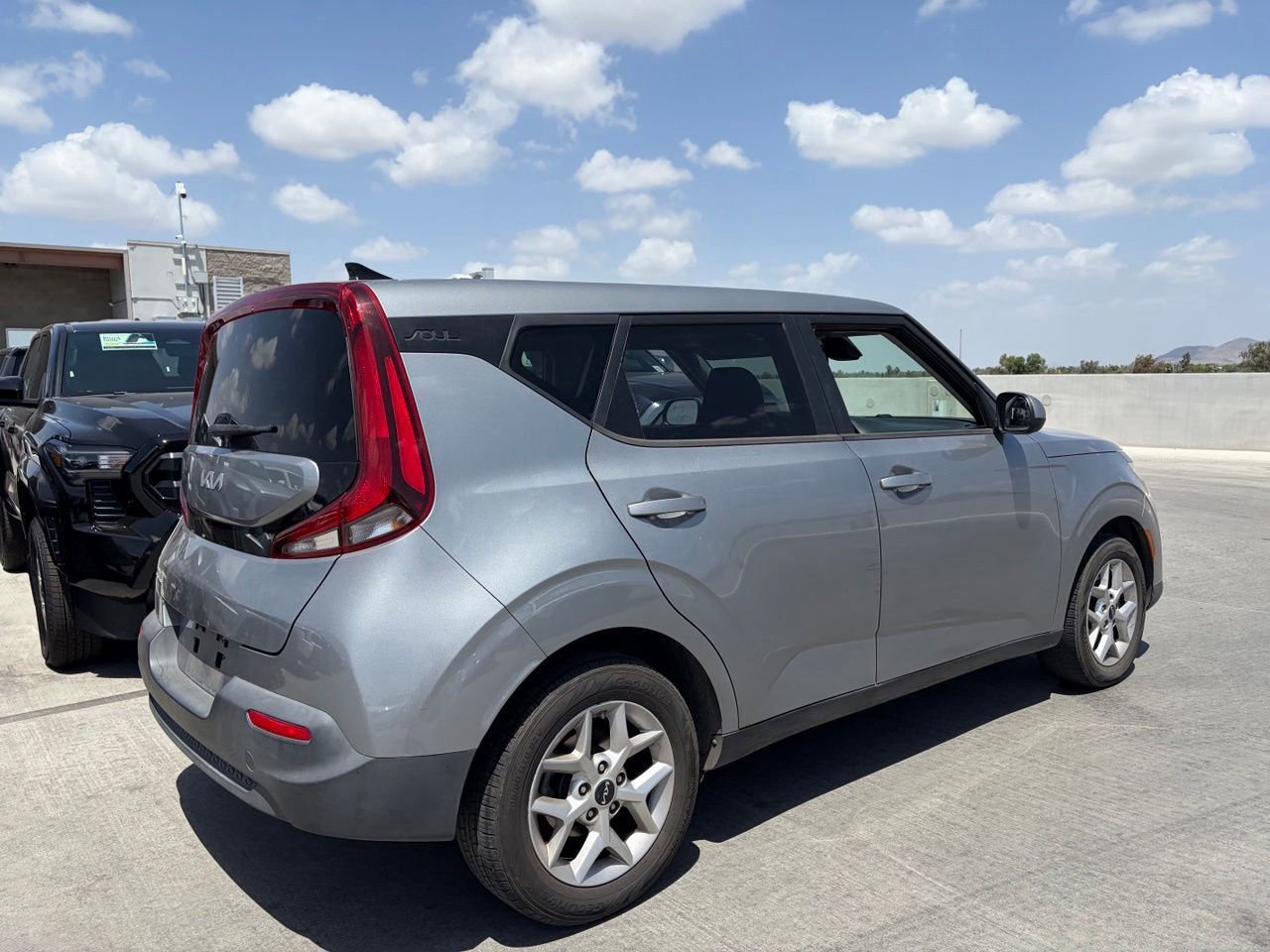 Used 2022 Kia Soul LX w/ Technology Package FWD image 2