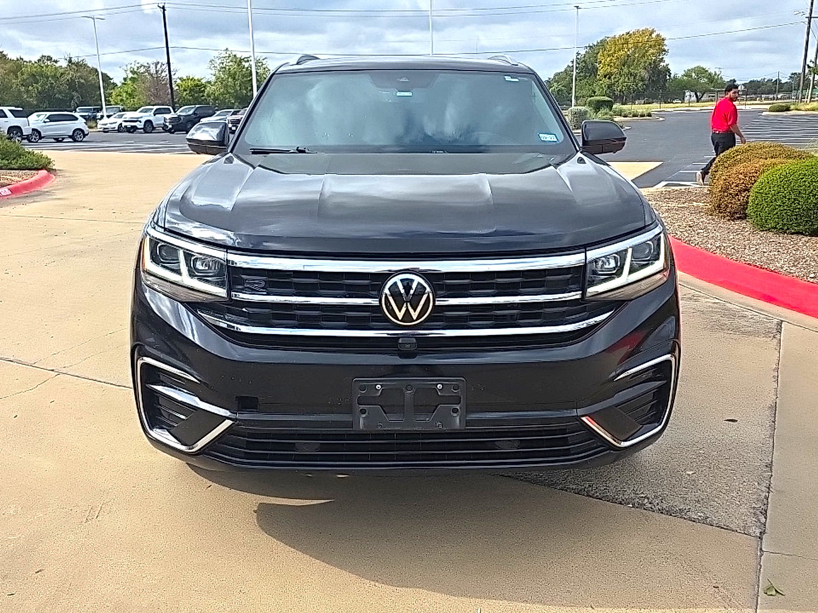 Used 2022 Volkswagen Atlas Cross Sport SEL Premium R-Line w/ Cross Sport MDO Package AWD/4WD image 2