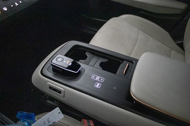 Used 2025 Nissan Ariya AWD image 30