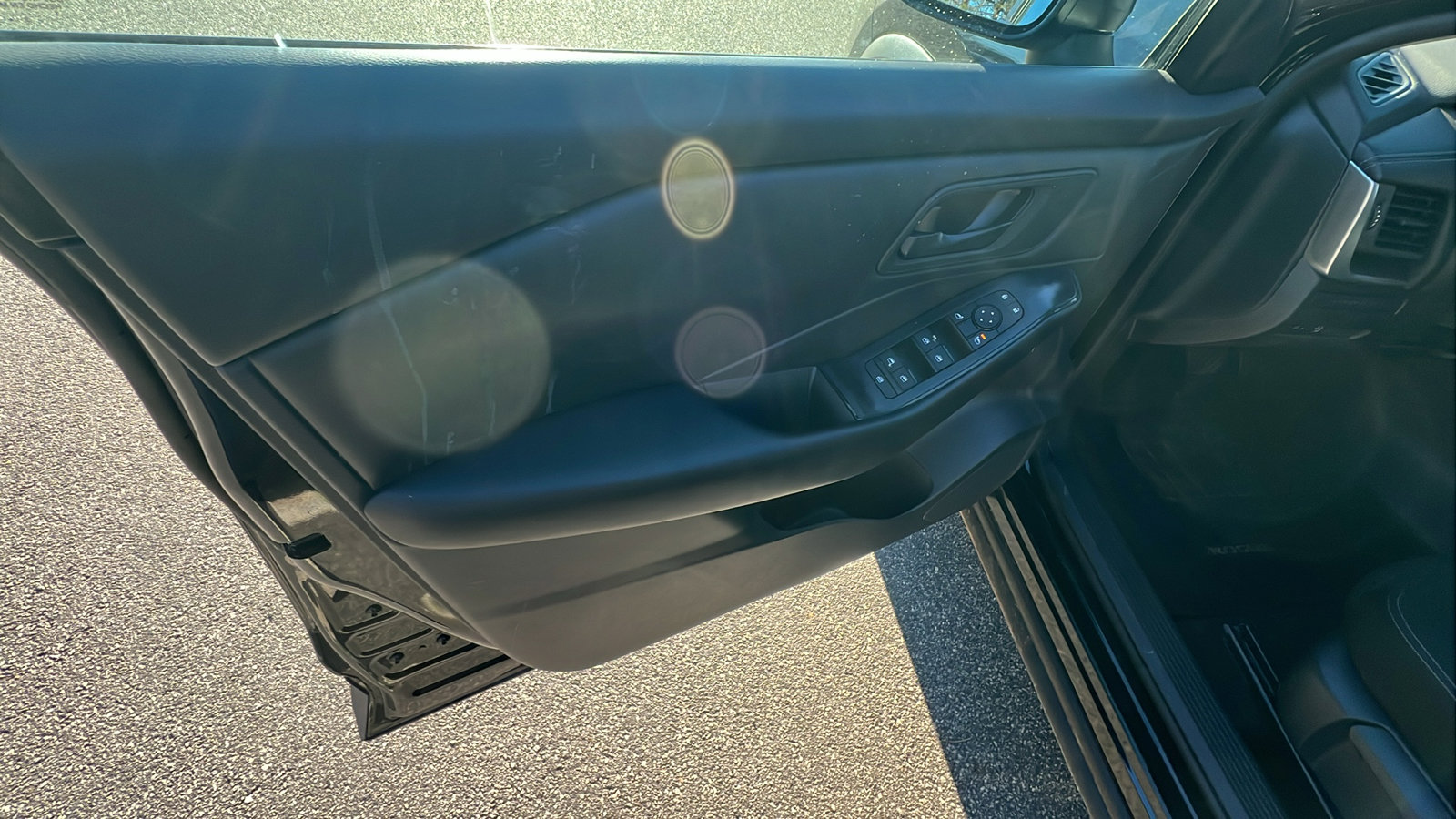 Used 2024 Nissan Rogue S image 14