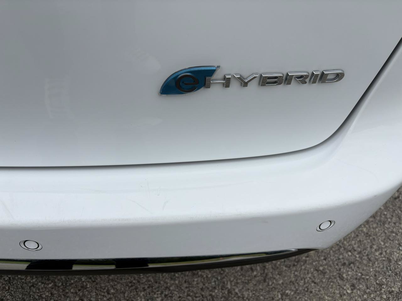 Used 2024 Chrysler Pacifica Limited FWD image 12