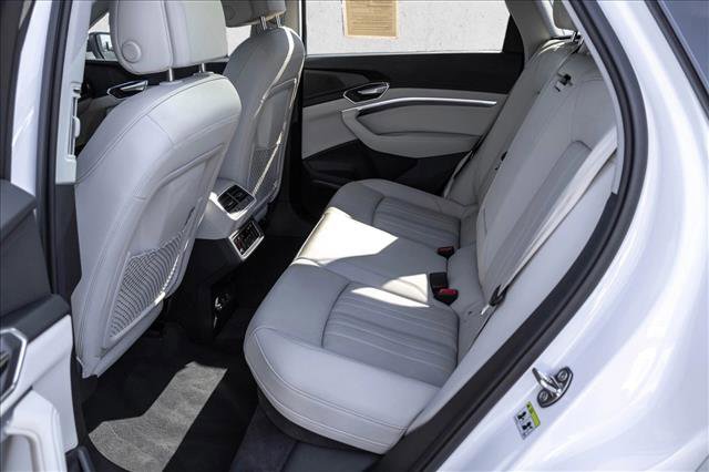 Used 2024 Audi Q8 e-tron Premium Plus w/ Premium Plus Package image 23