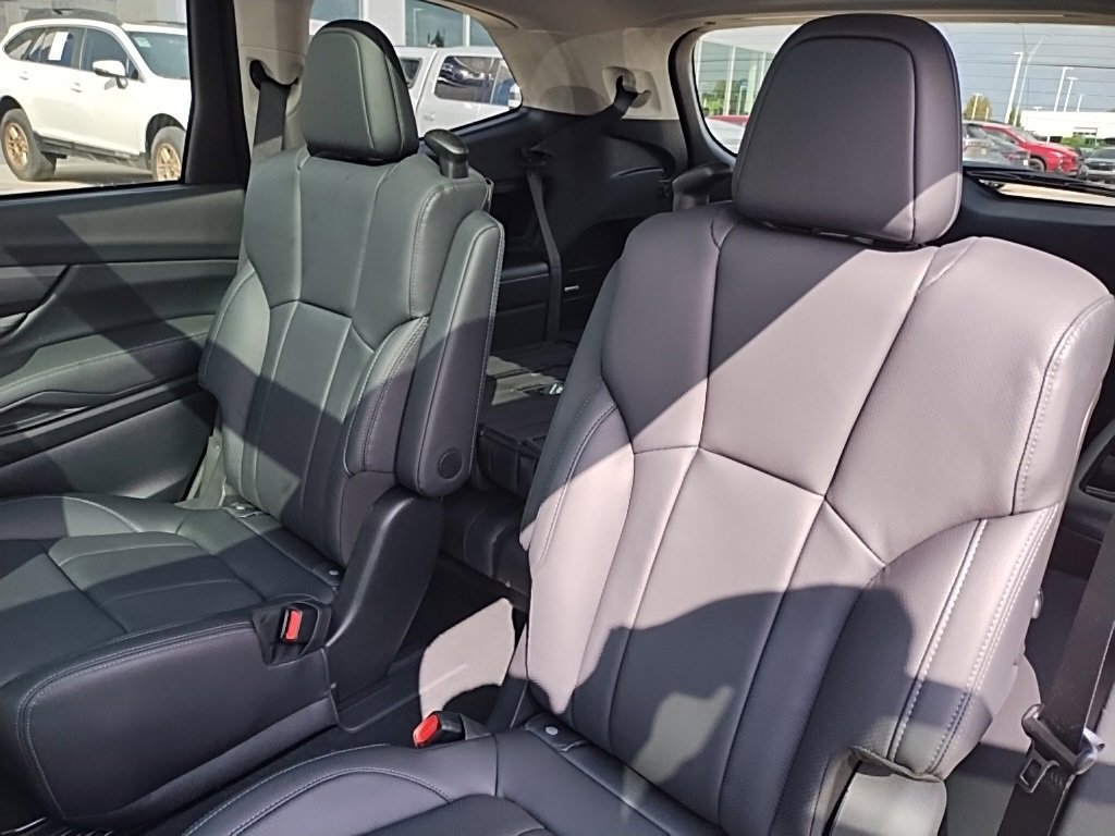 New 2025 Subaru Ascent Limited image 43
