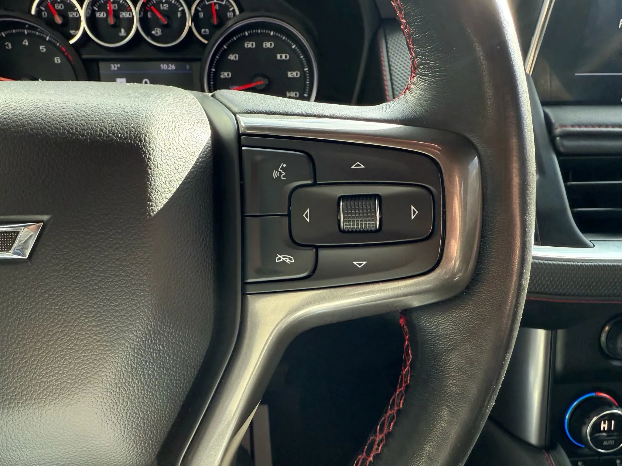 Used 2021 Chevrolet Suburban RST w/ Luxury Package image 25