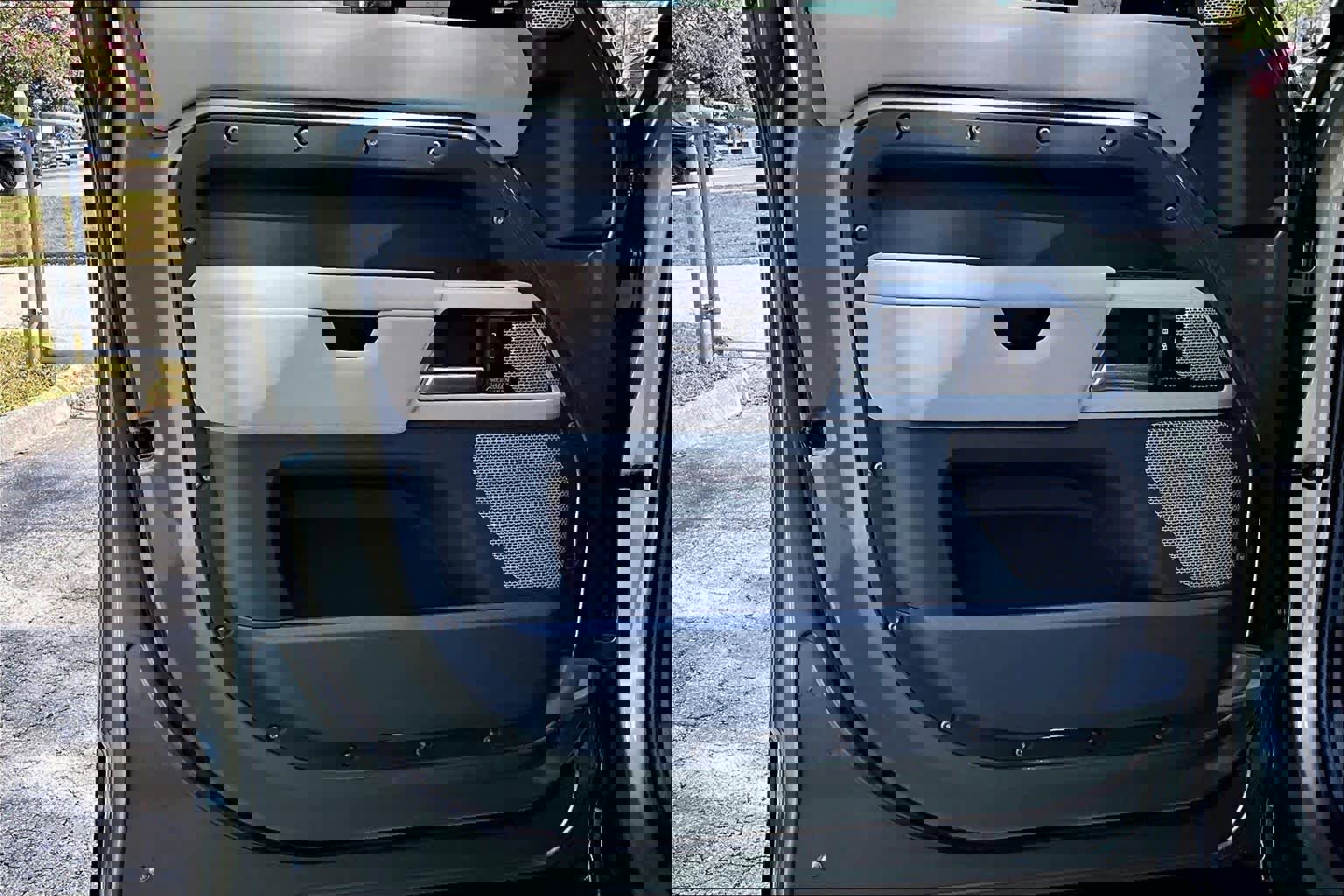 Used 2023 Land Rover Defender 130 SE image 26