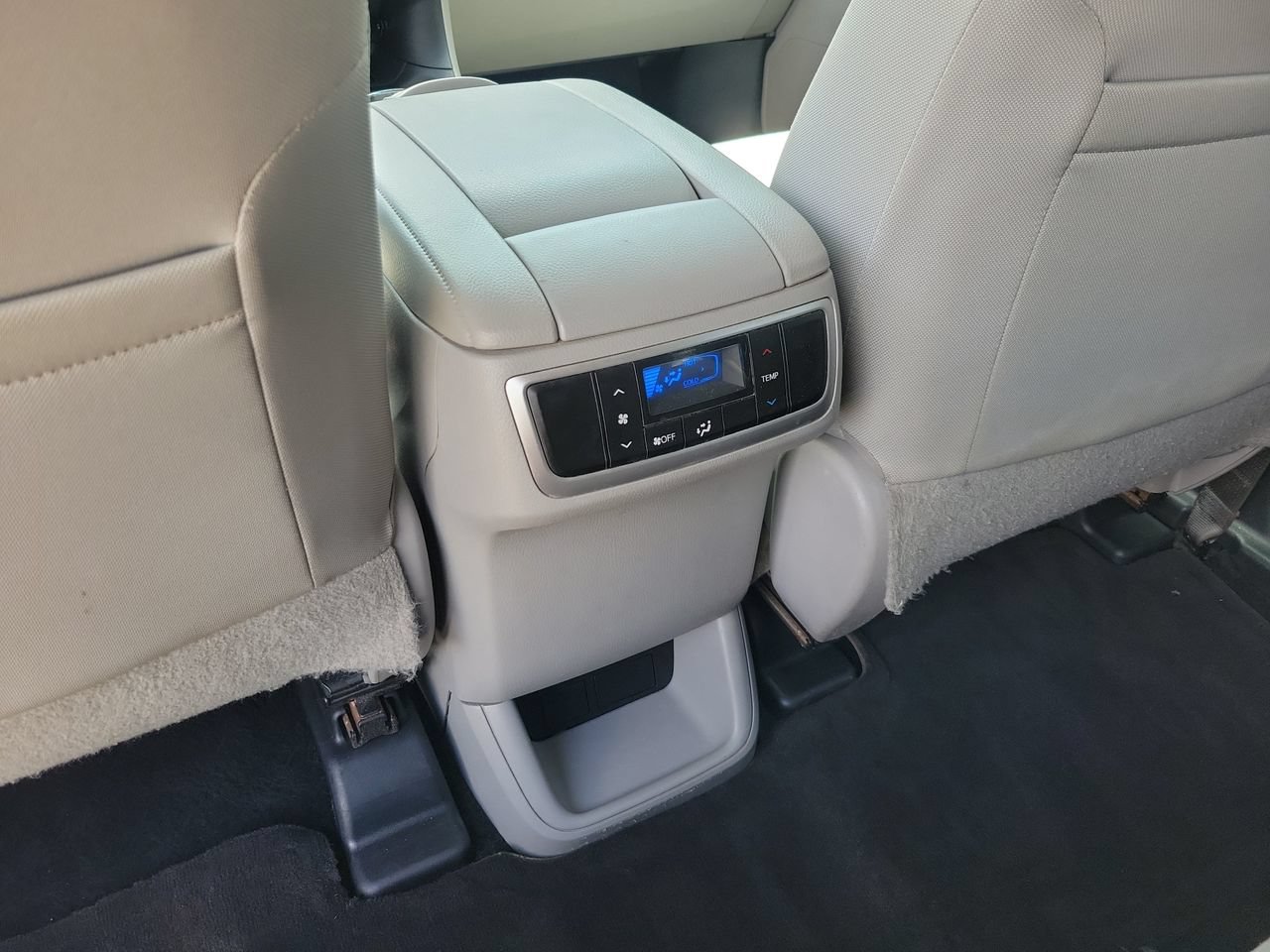 Used 2019 Toyota Highlander LE FWD image 10