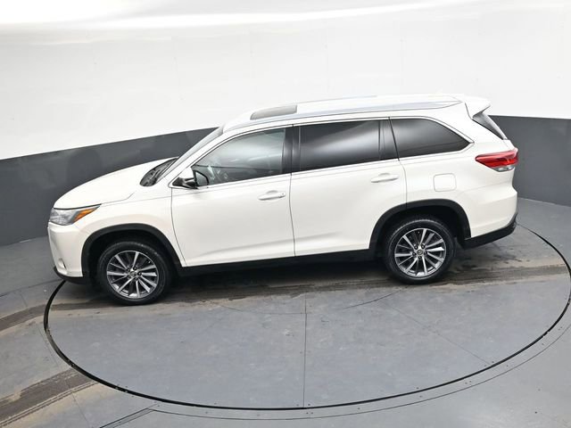 Used 2019 Toyota Highlander XLE image 24