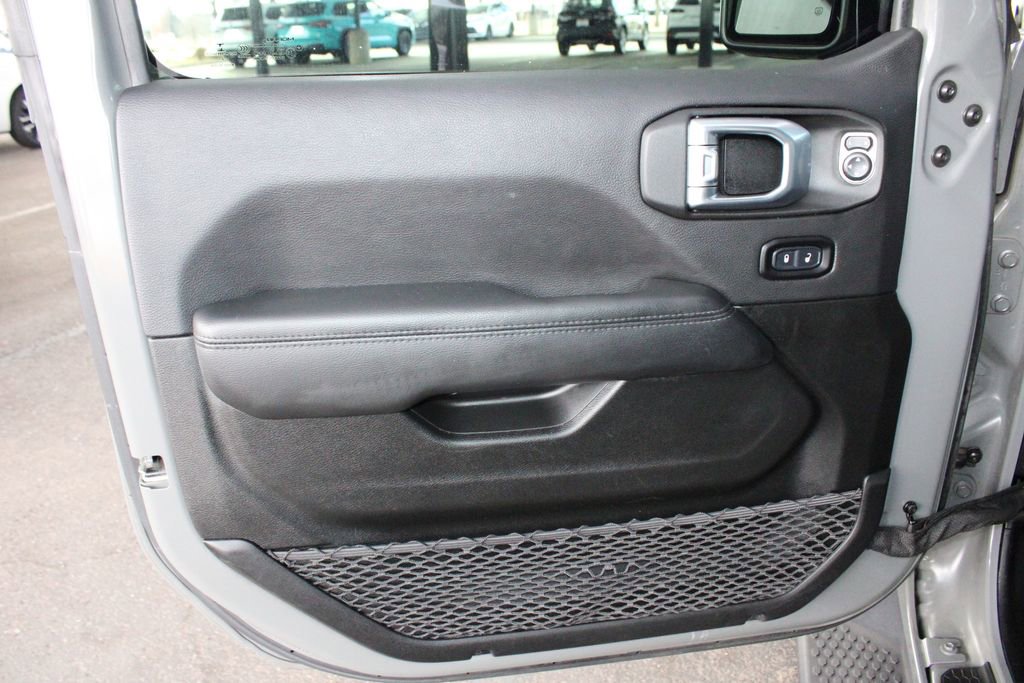 Used 2022 Jeep Wrangler Unlimited Sahara AWD/4WD image 19