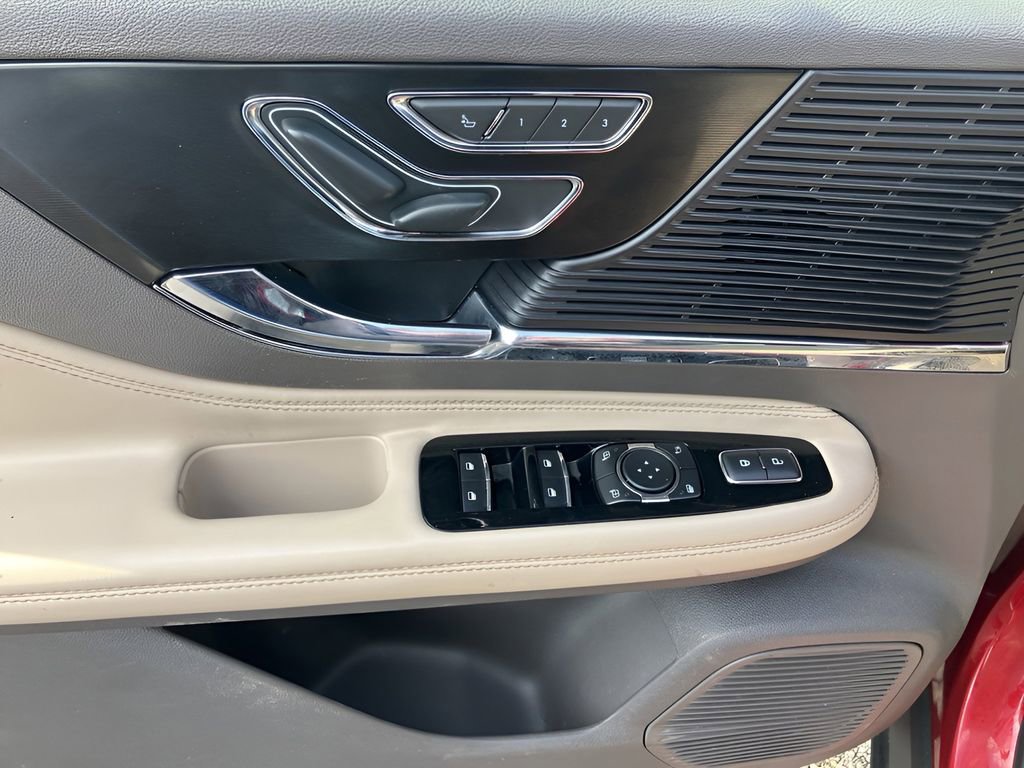 Used 2022 Lincoln Corsair Reserve w/ Elements Package image 36