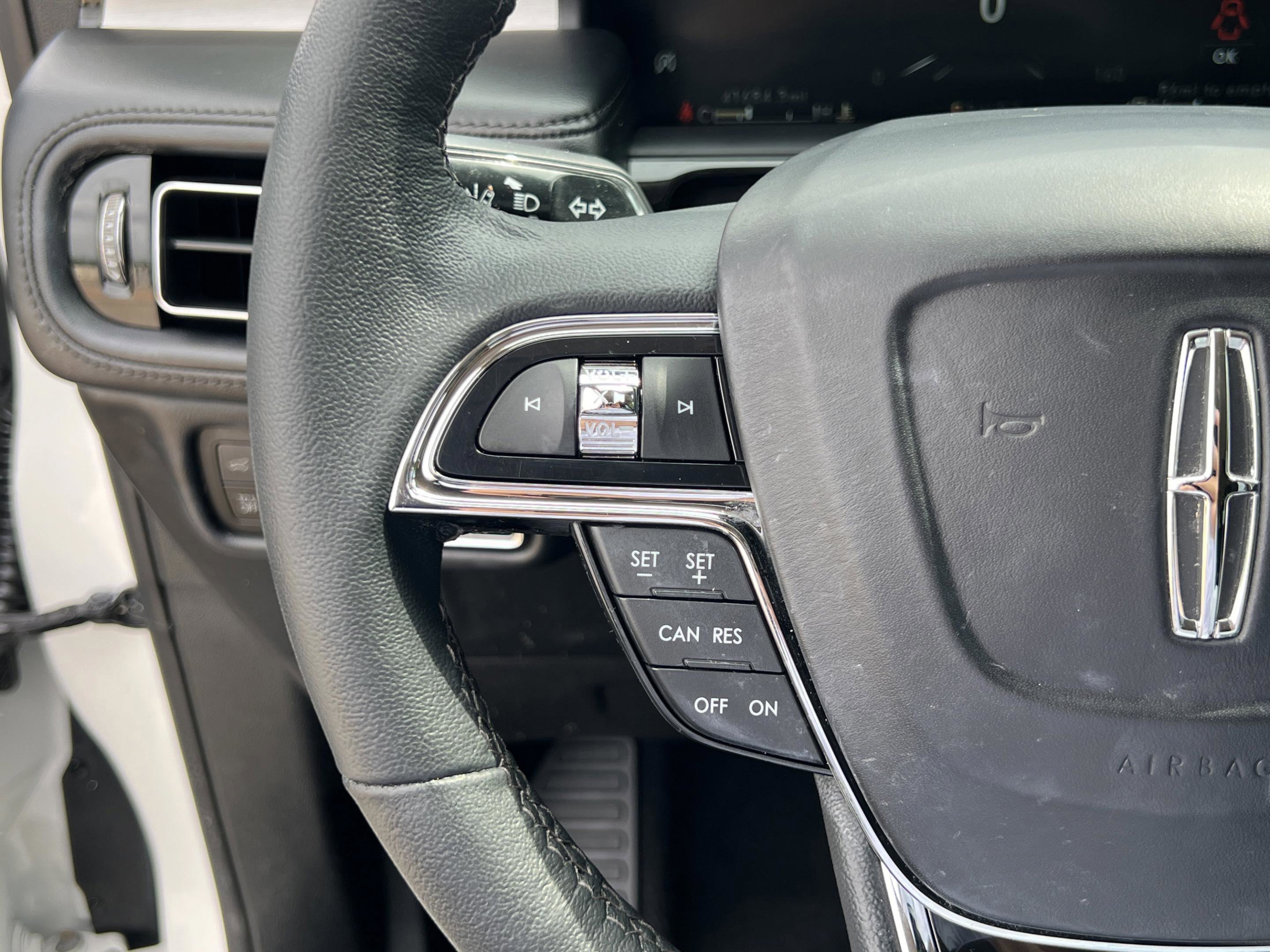 Used 2023 Lincoln Nautilus FWD image 16