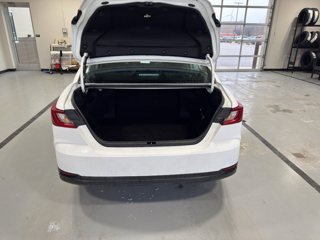 Used 2025 Toyota Camry LE image 5