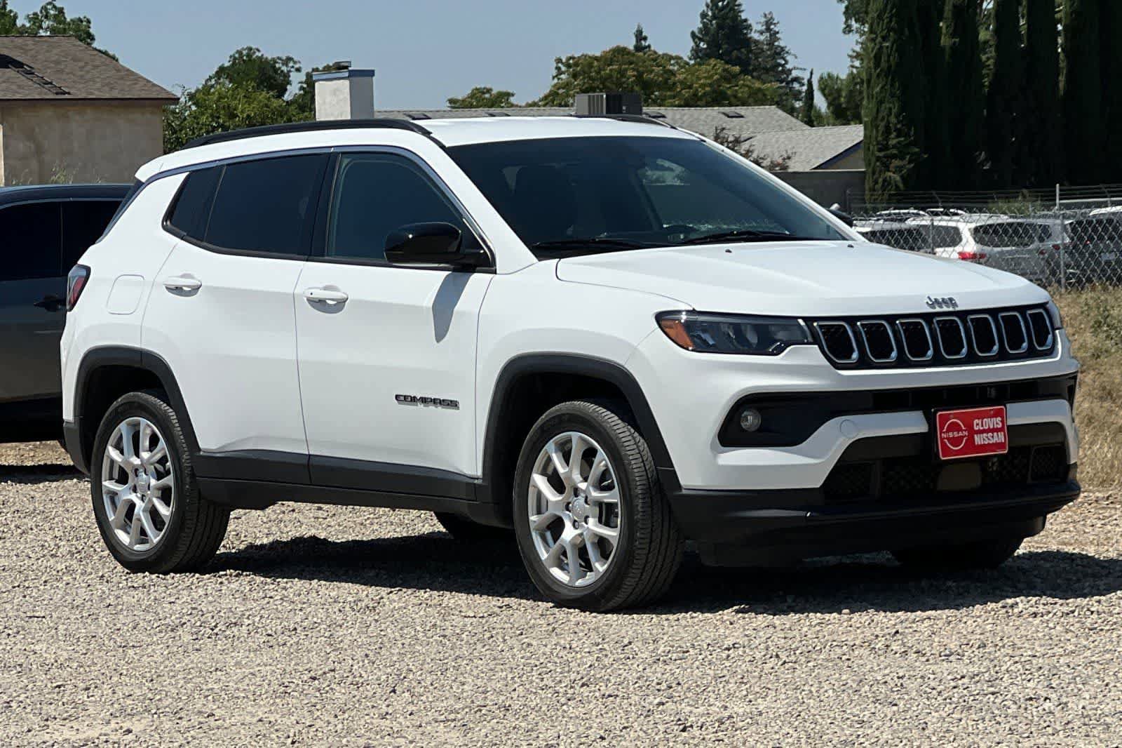 Used 2023 Jeep Compass Latitude AWD/4WD image 10