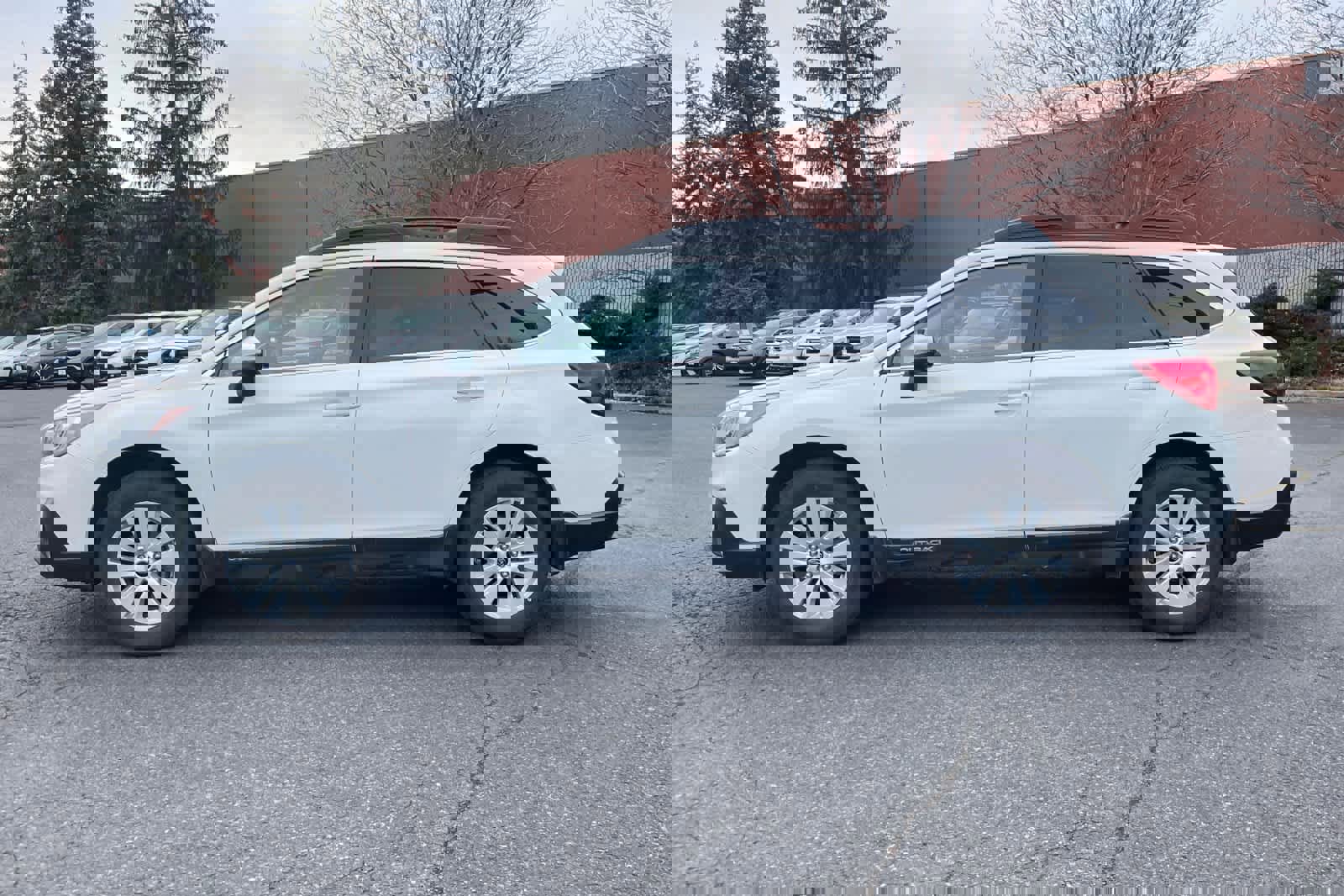 Used 2019 Subaru Outback 2.5i Premium image 5