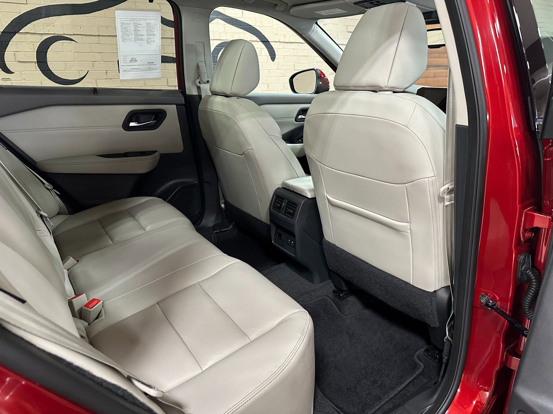 Used 2023 Nissan Rogue SL w/ SL Premium Package image 16