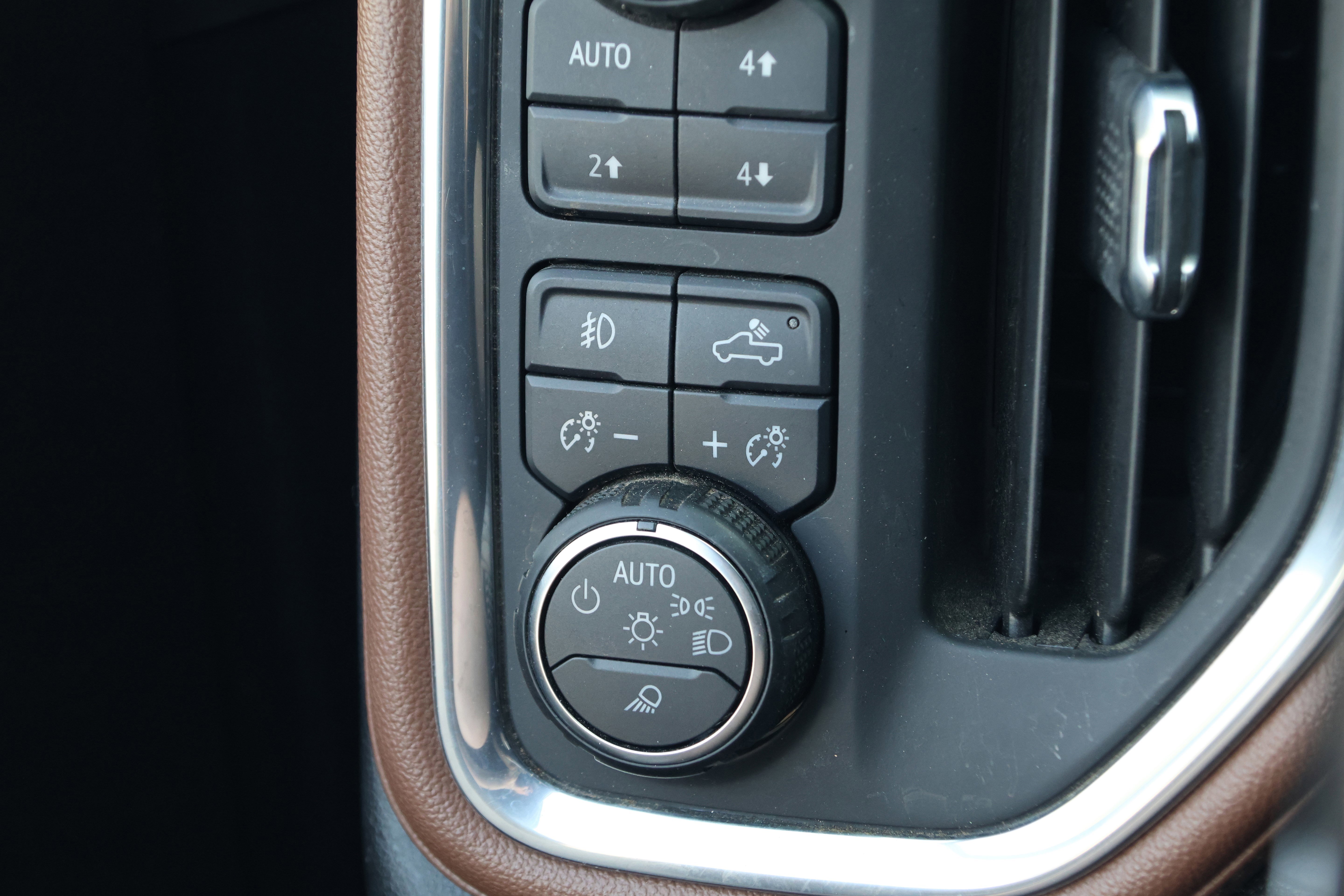 Used 2023 Chevrolet Silverado 2500 High Country w/ Z71 Off-Road Package AWD/4WD image 17
