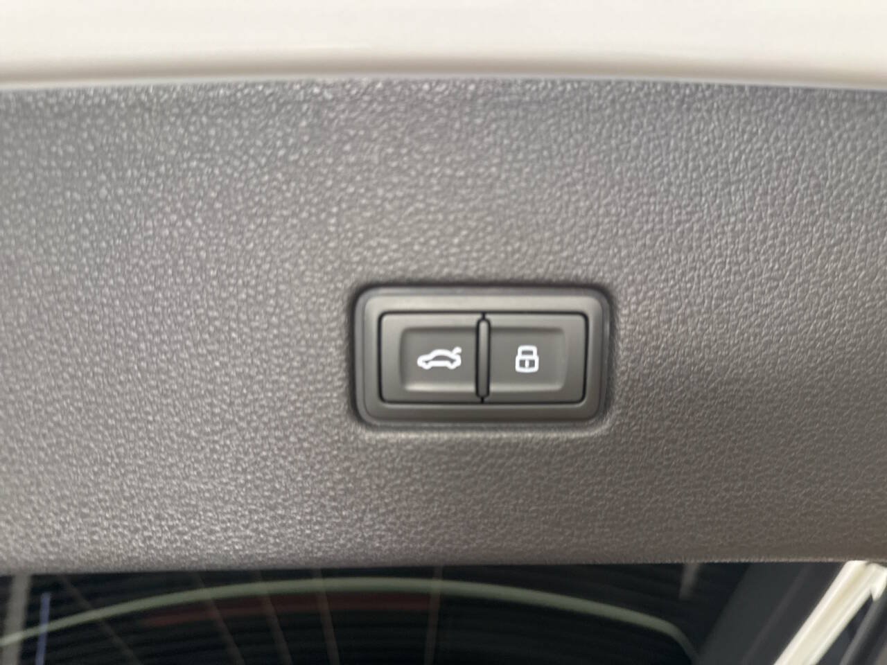 Used 2023 Audi Q8 Premium w/ Convenience Package AWD/4WD image 23