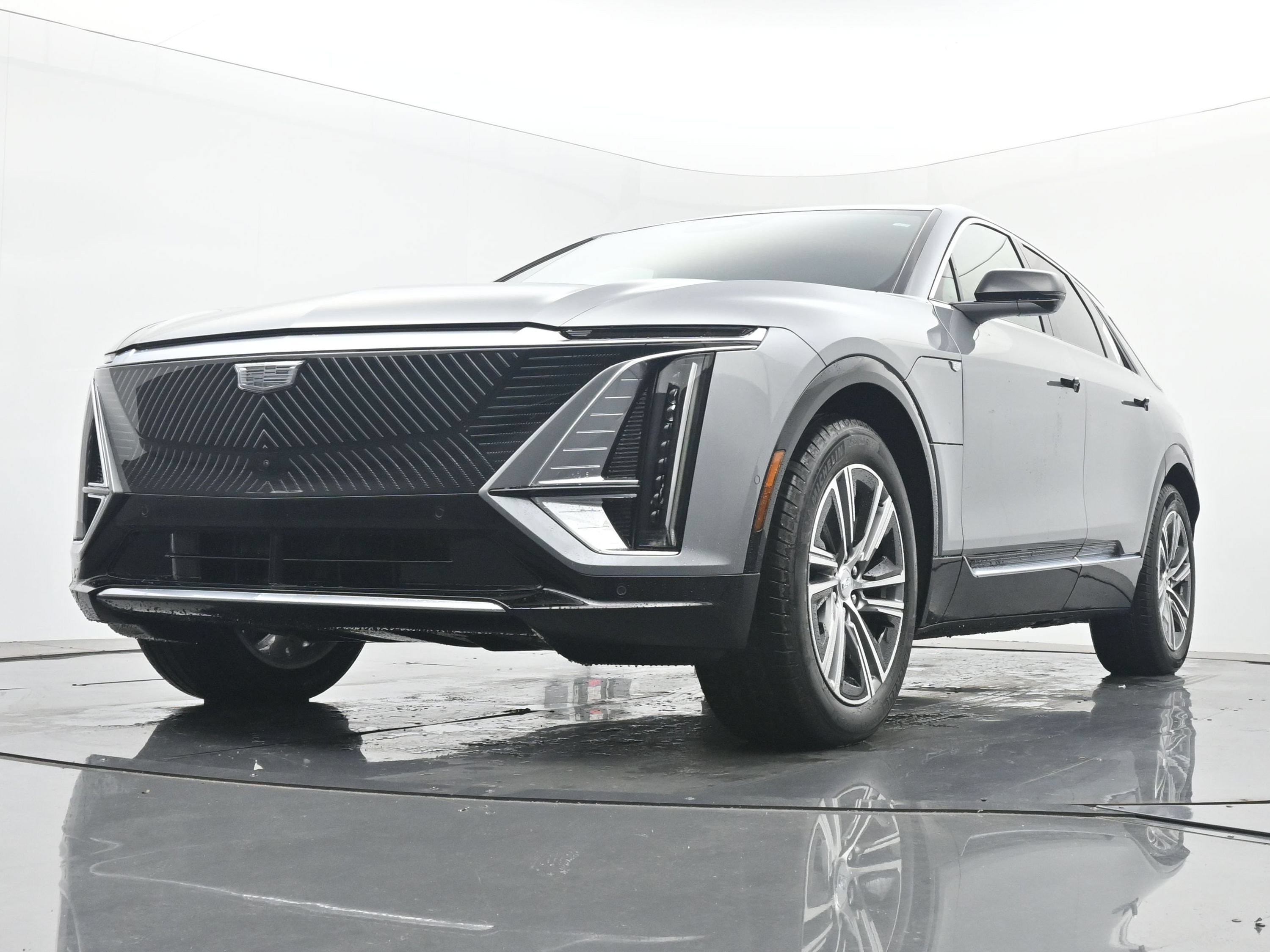 New 2026 Cadillac Lyriq Luxury w/ LPO, Floor Liner Package AWD/4WD image 15