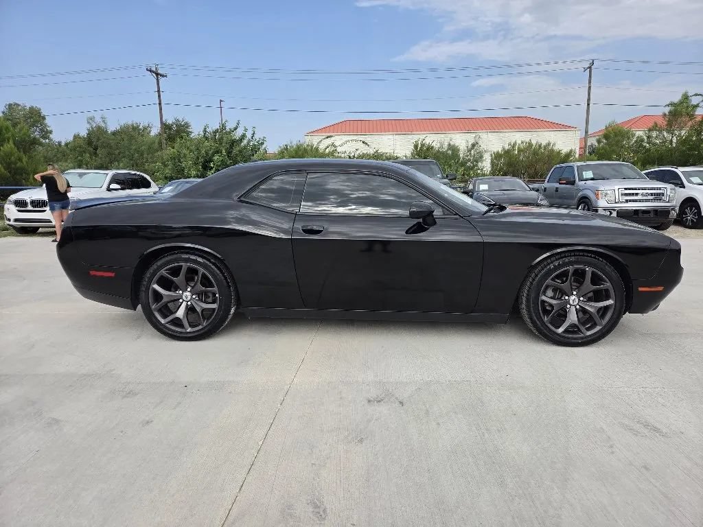 Used 2018 Dodge Challenger SXT Plus RWD image 4