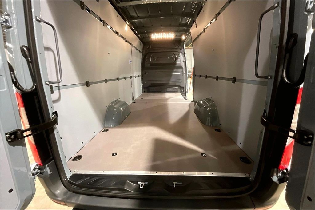 Used 2026 Mercedes-Benz Sprinter 2500 image 8