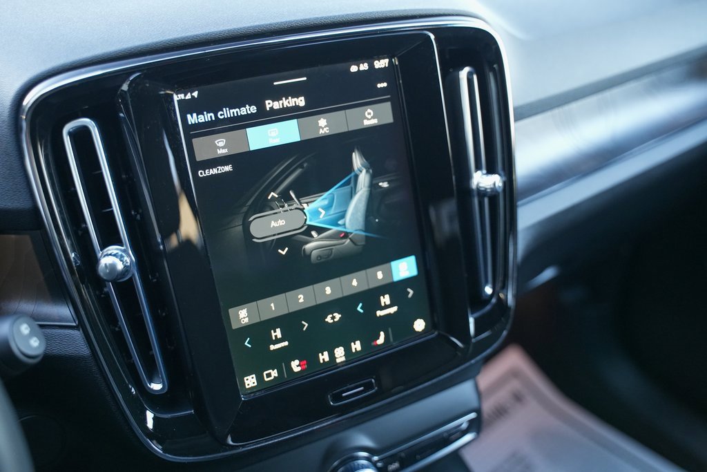 Used 2023 Volvo XC40 Recharge Ultimate image 35