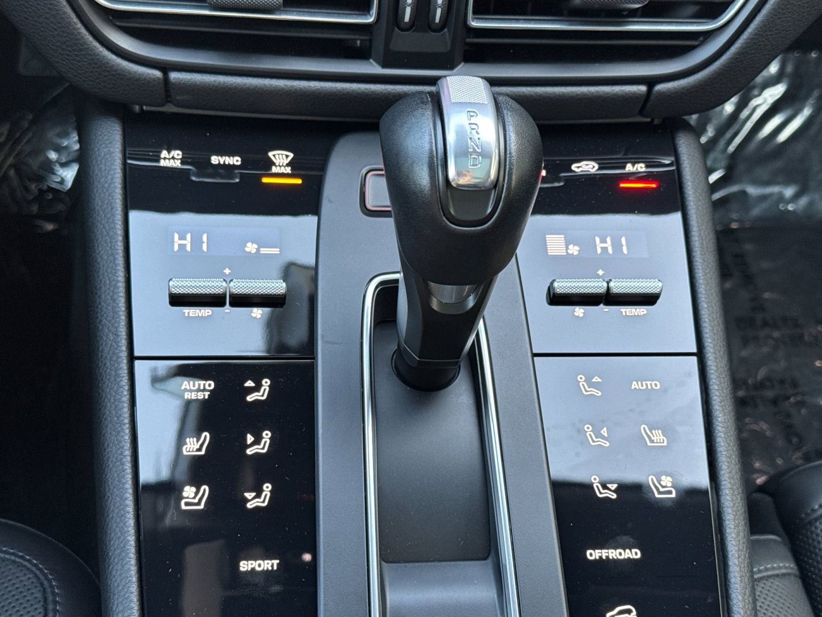 Certified 2022 Porsche Macan image 25