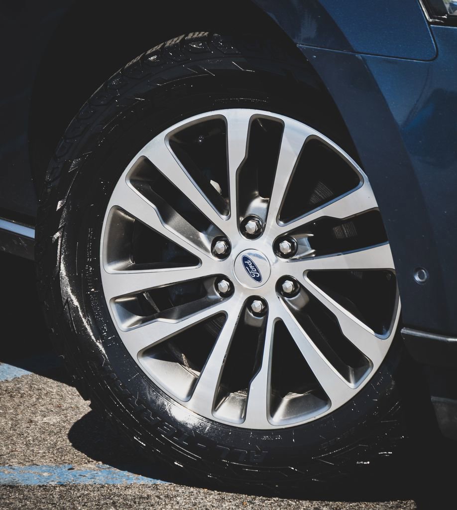 Used 2018 Ford Expedition Limited w/ Equipment Group 301A AWD/4WD image 34