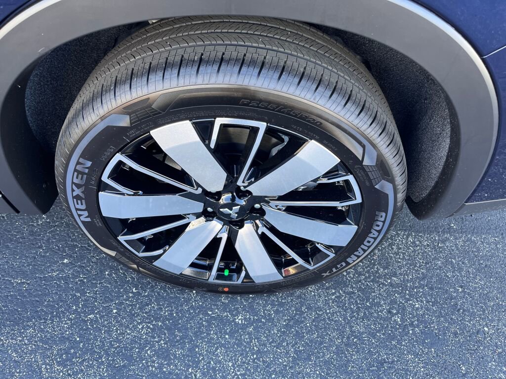 New 2025 Mitsubishi Outlander SE image 23