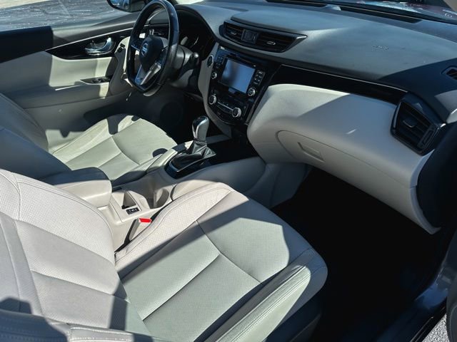 Used 2017 Nissan Rogue Sport SL w/ SL Premium Package image 19