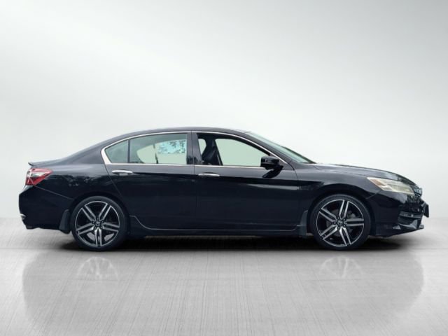 Used 2017 Honda Accord Touring image 3