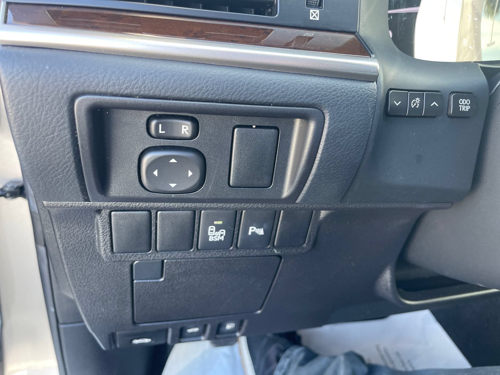 Used 2015 Lexus ES 350 w/ Ultra Luxury Package FWD image 32