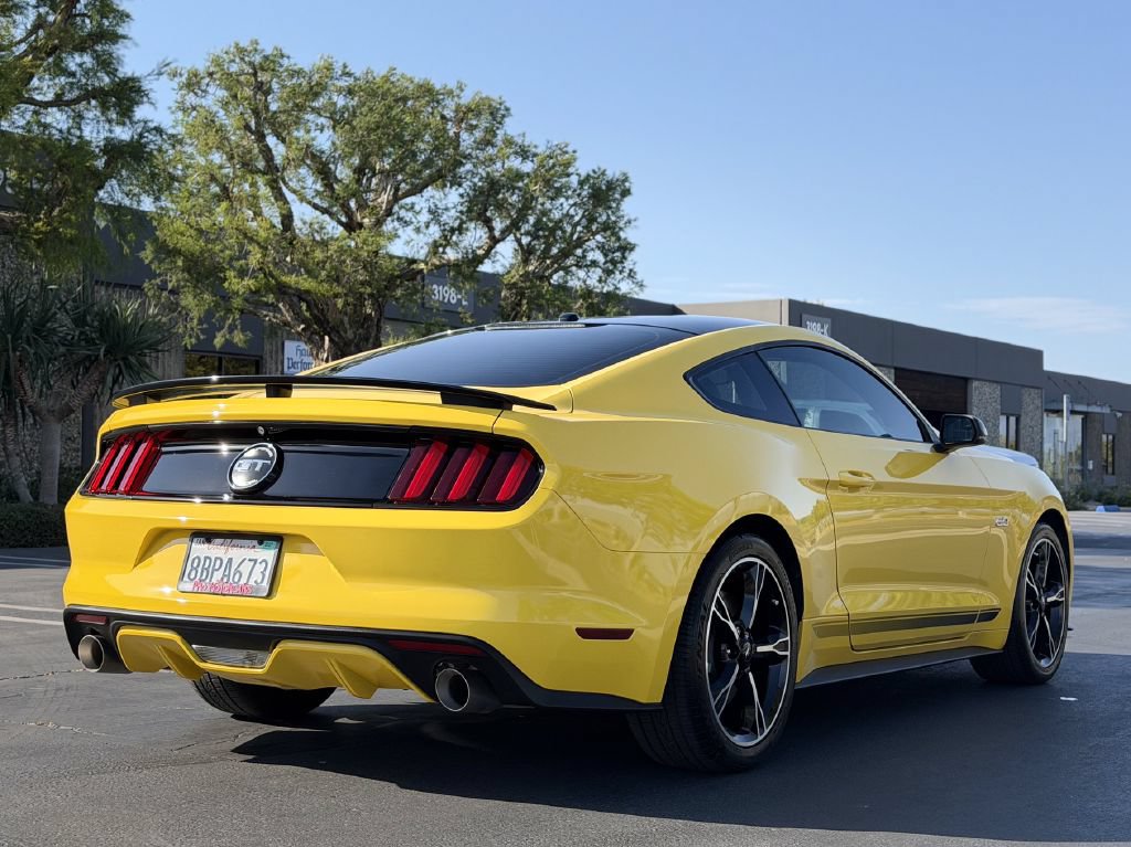 Used 2017 Ford Mustang GT Premium RWD image 4