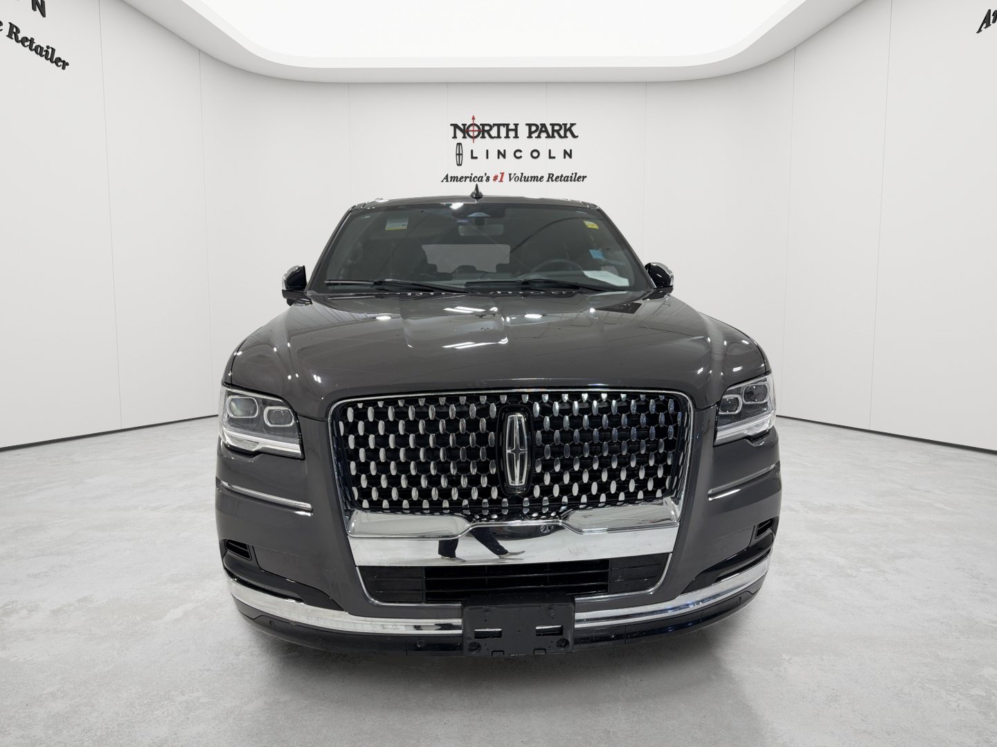 Used 2024 Lincoln Navigator L Black Label AWD/4WD image 8