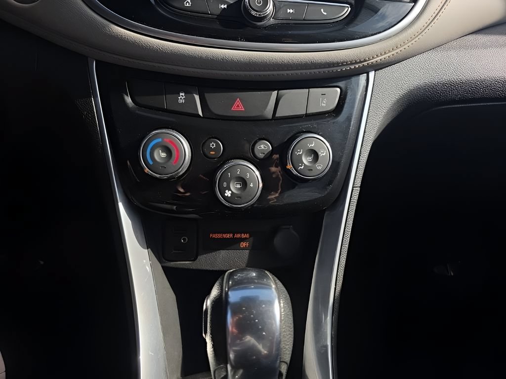 Used 2017 Chevrolet Trax Premier w/ Driver Confidence II Package AWD/4WD image 12