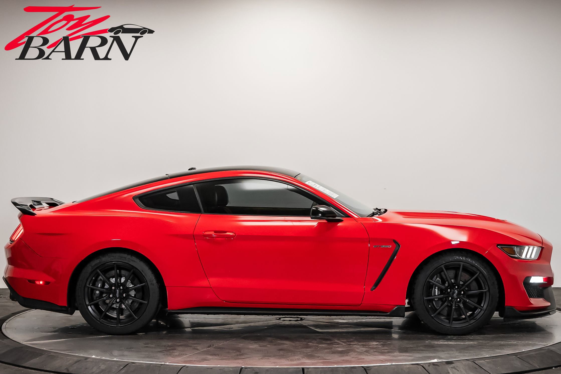 Used 2016 Ford Mustang Shelby GT350 w/ Technology Package image 6