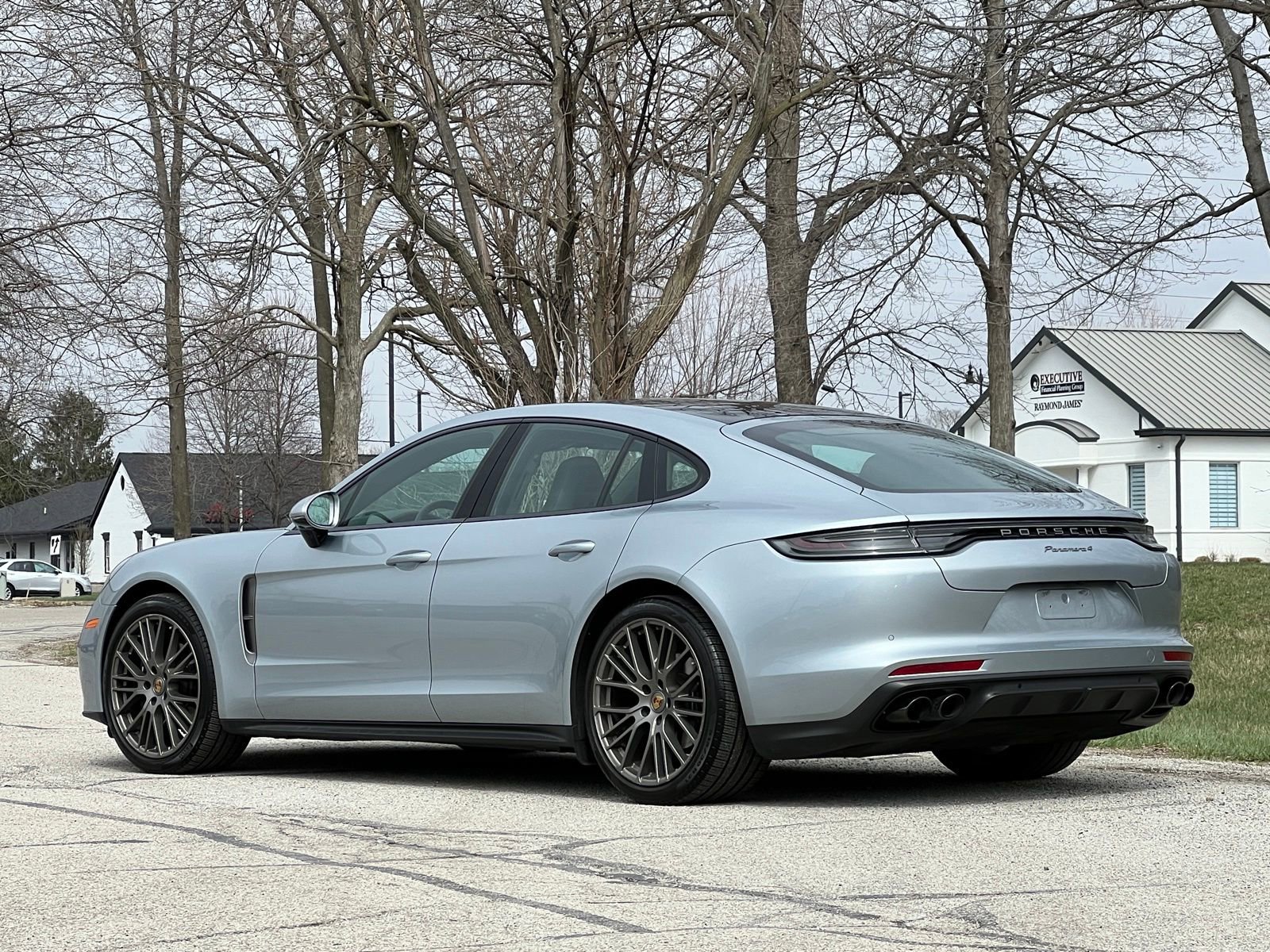 Certified 2023 Porsche Panamera 4 Platinum Edition image 3