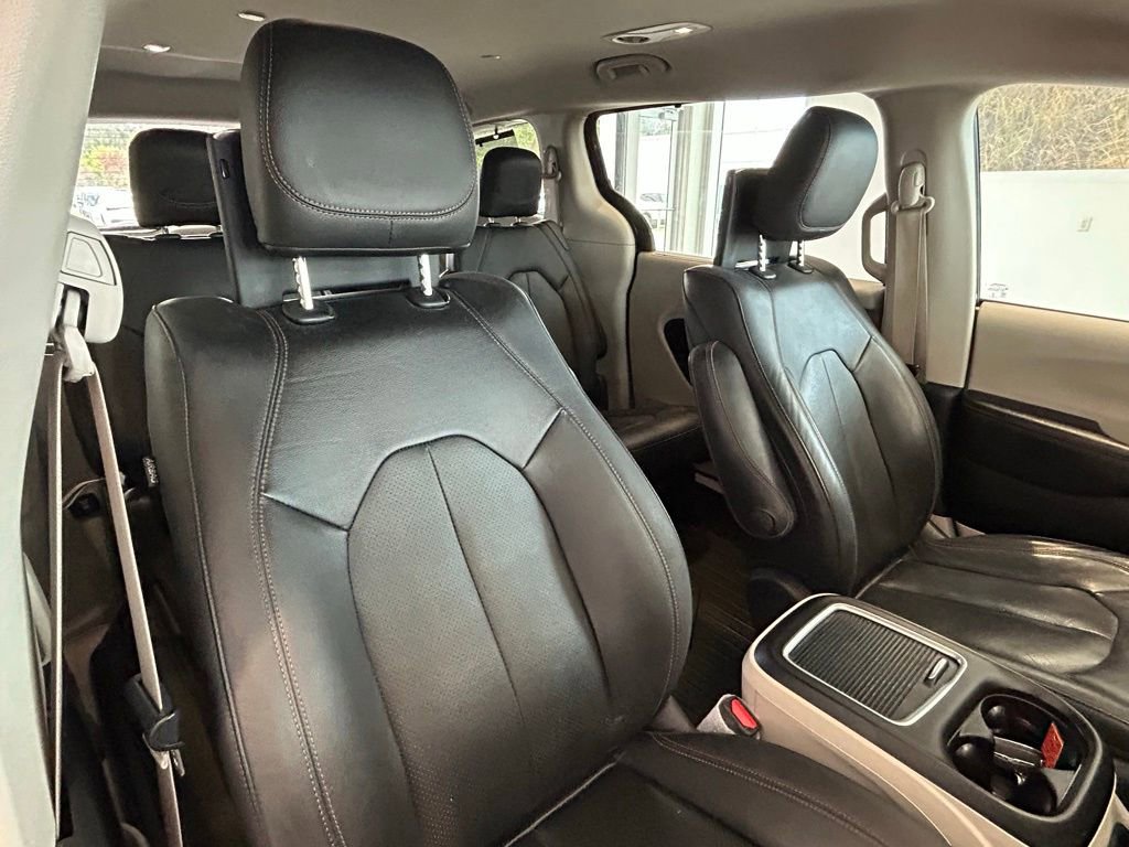 Used 2020 Chrysler Pacifica Touring-L Plus FWD image 36