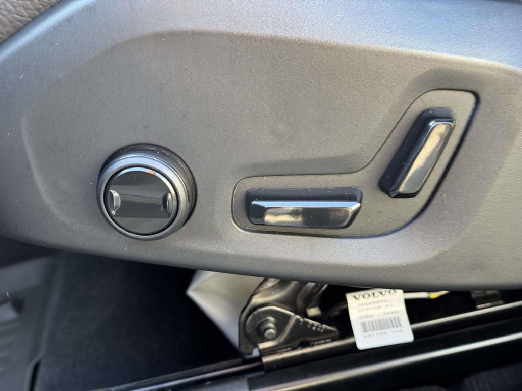 Certified 2023 Volvo XC60 B5 Plus image 18