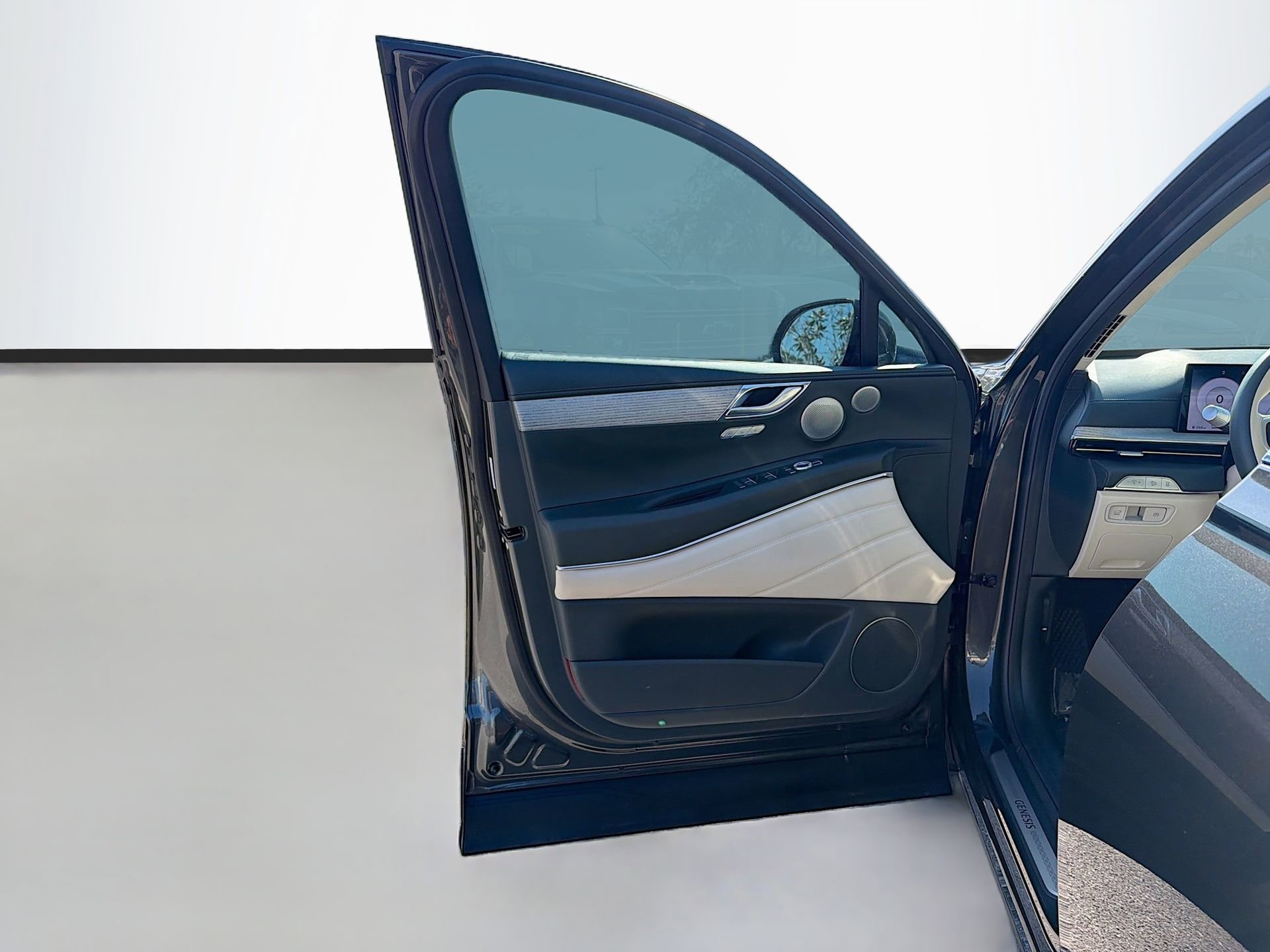 Used 2025 Genesis GV80 3.5T Prestige image 24