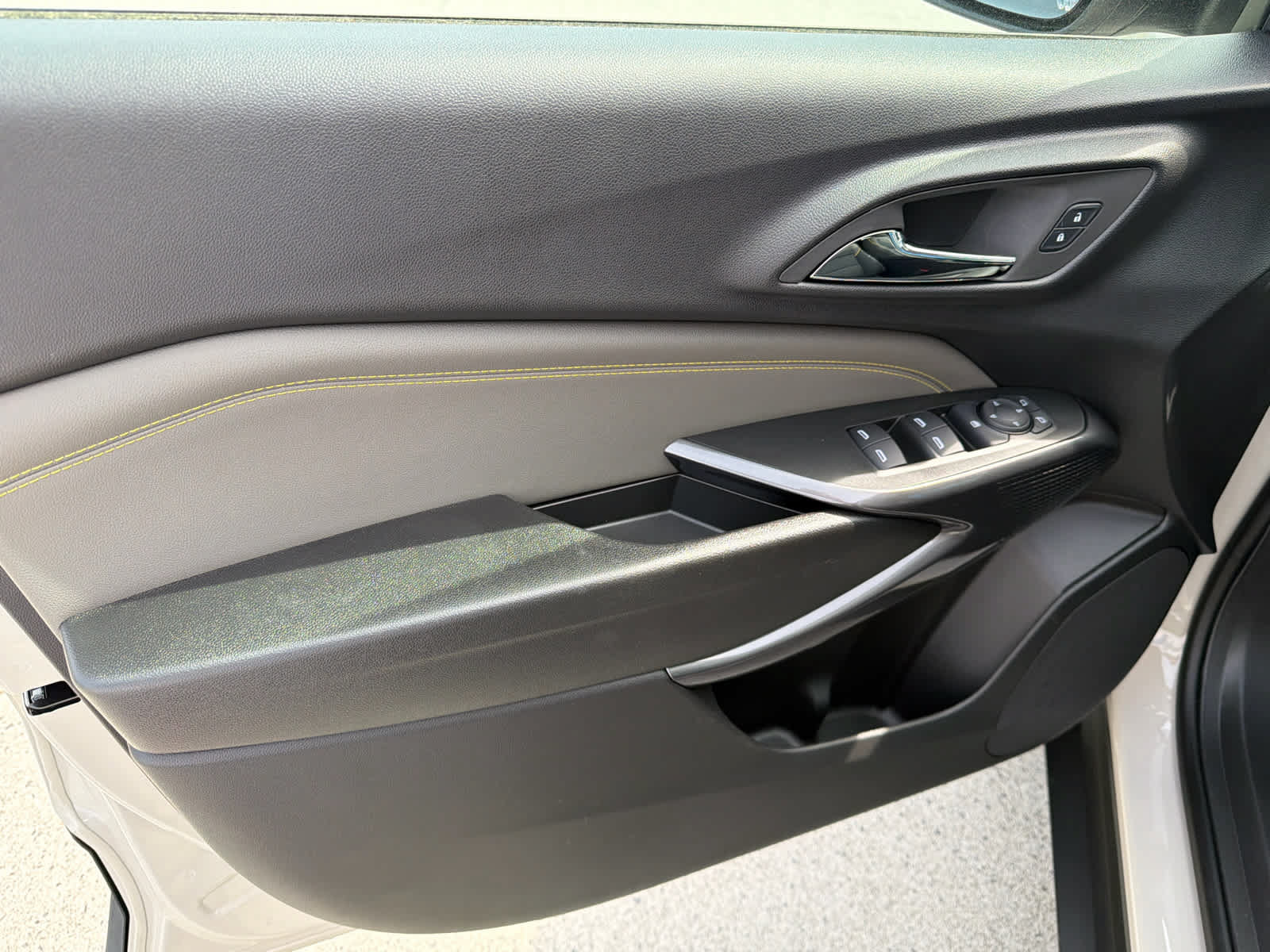New 2026 Chevrolet Trax ACTIV w/ Sunroof Package FWD image 22