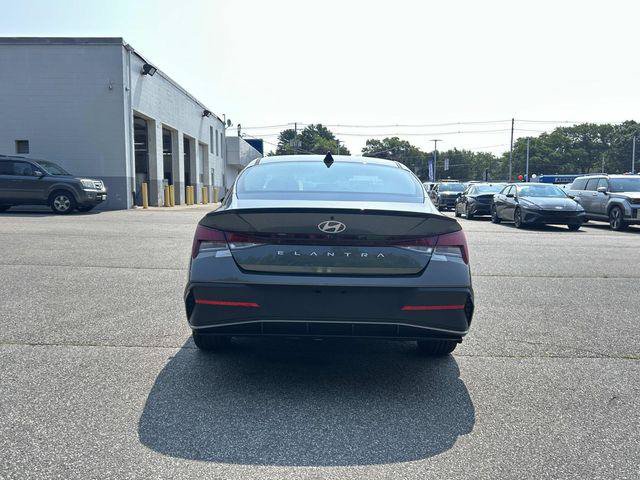 New 2026 Hyundai Elantra Limited FWD image 3