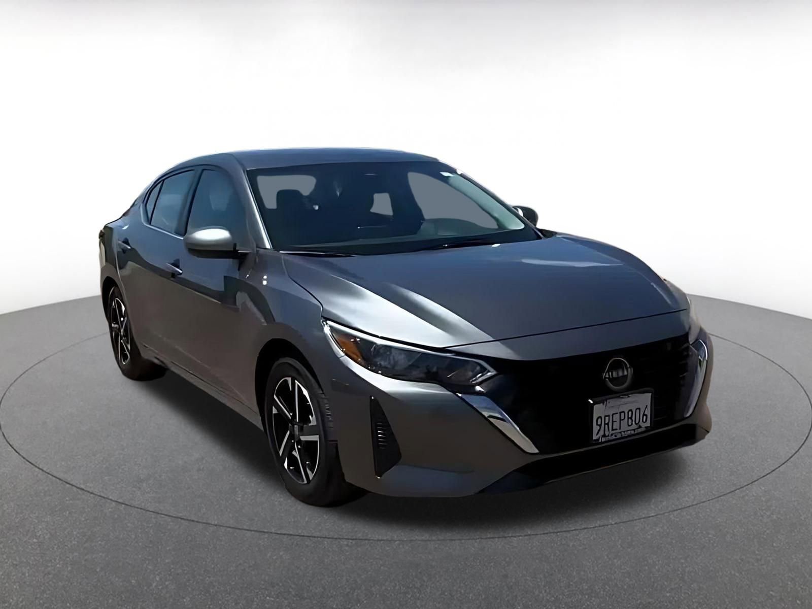 Used 2025 Nissan Sentra SV FWD image 3