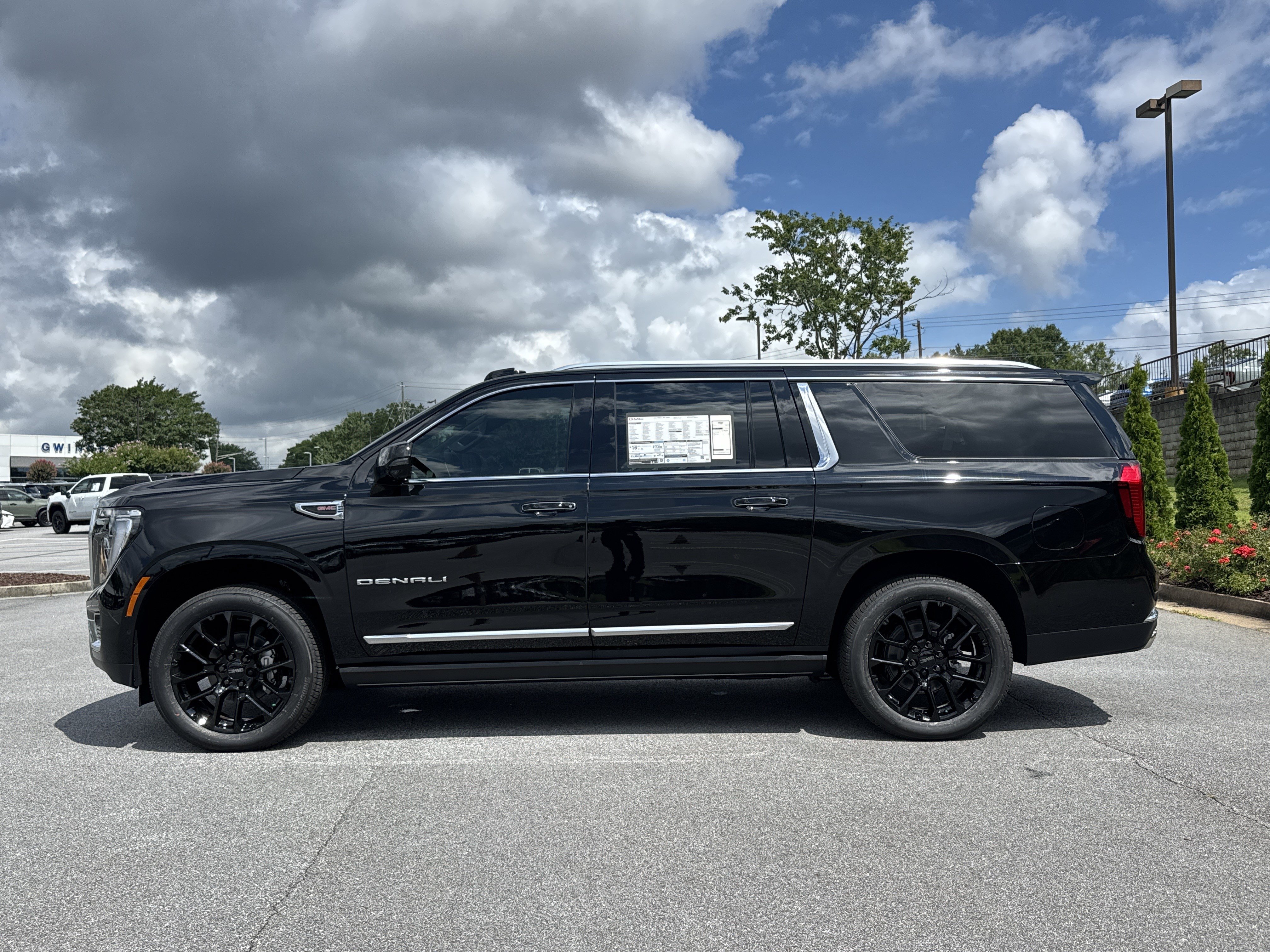 New 2026 GMC Yukon XL Denali w/ Denali Reserve Package AWD/4WD image 7