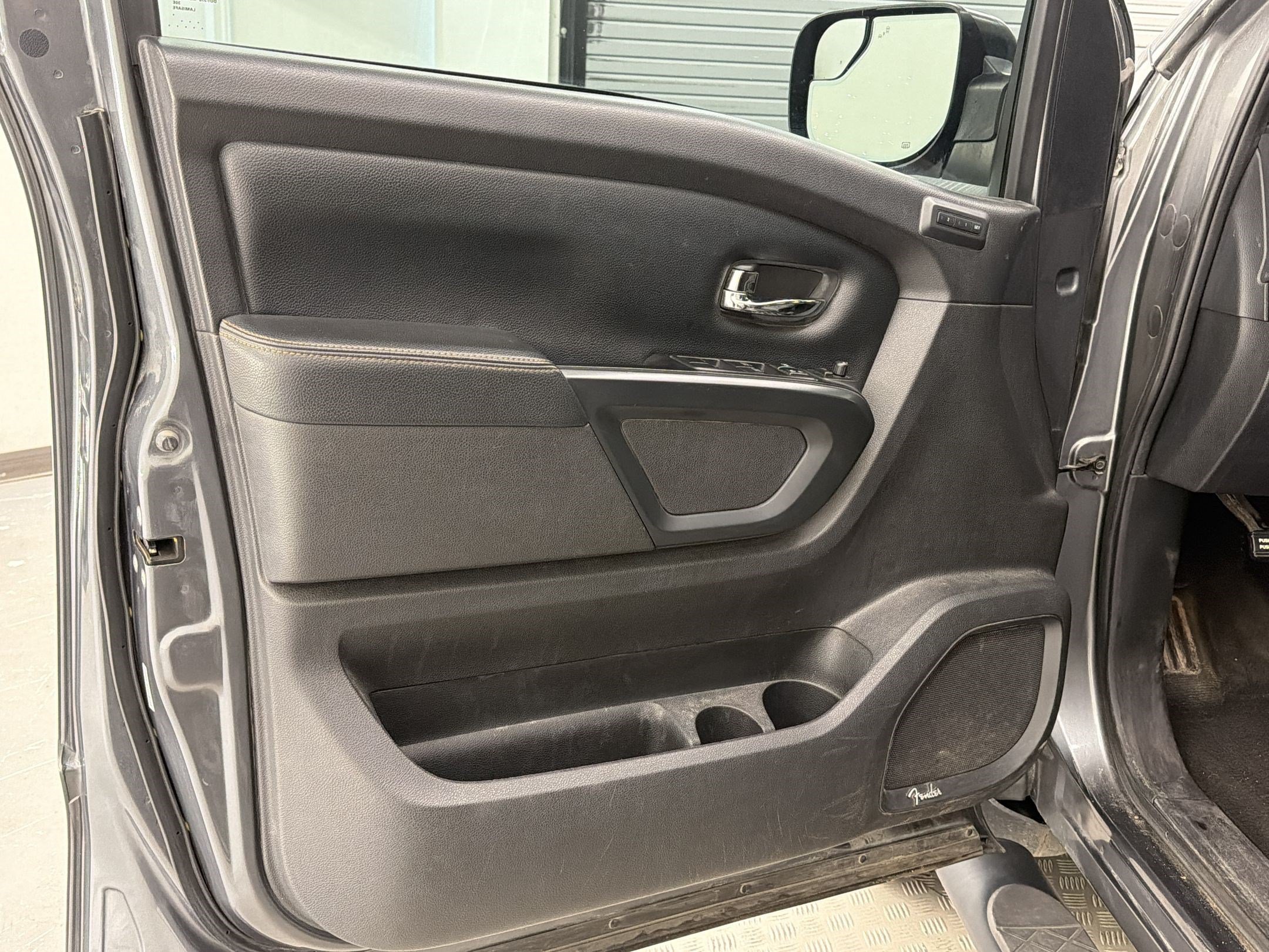 Used 2019 Nissan Titan SL w/ Midnight Edition AWD/4WD image 27