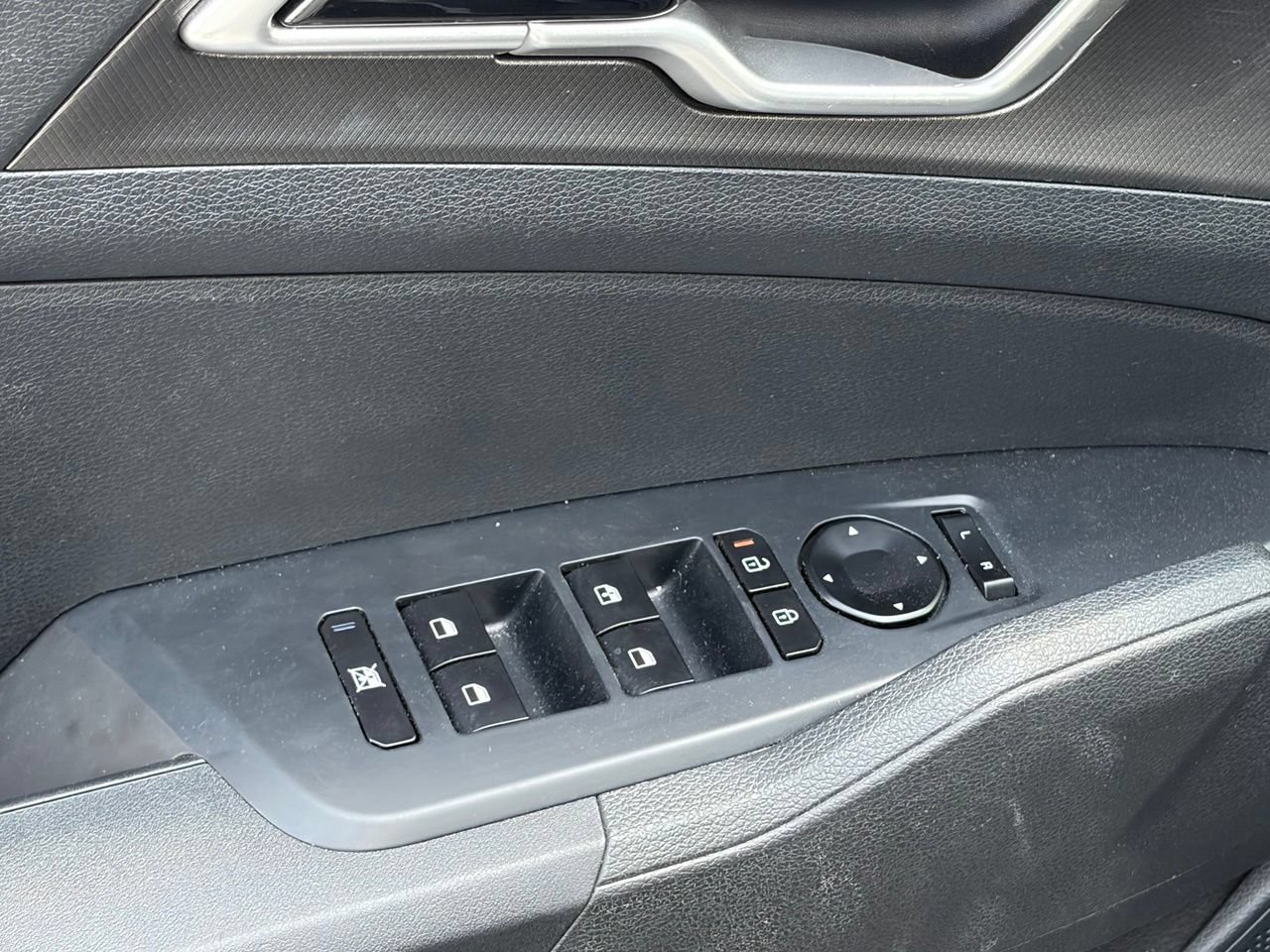 Used 2026 Kia Sportage LX FWD image 6