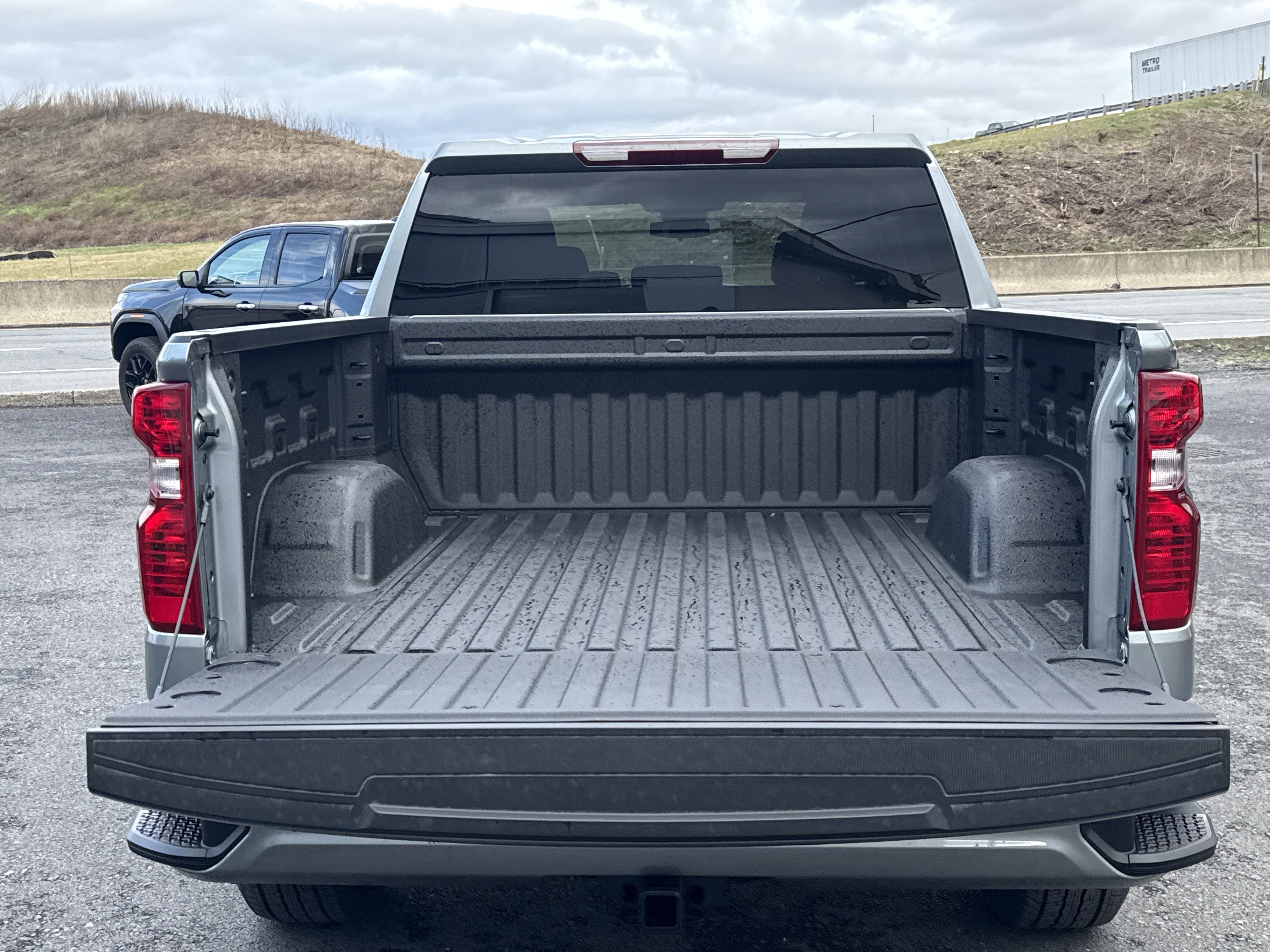 New 2026 Chevrolet Silverado 1500 Custom w/ LPO, Dark Essentials Package AWD/4WD image 5
