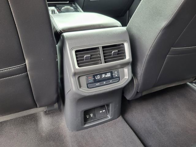 Used 2024 Volkswagen Atlas SE AWD/4WD image 17