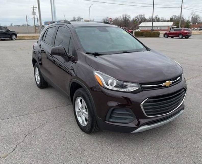 Used 2022 Chevrolet Trax LT w/ LT Convenience Package AWD/4WD image 2