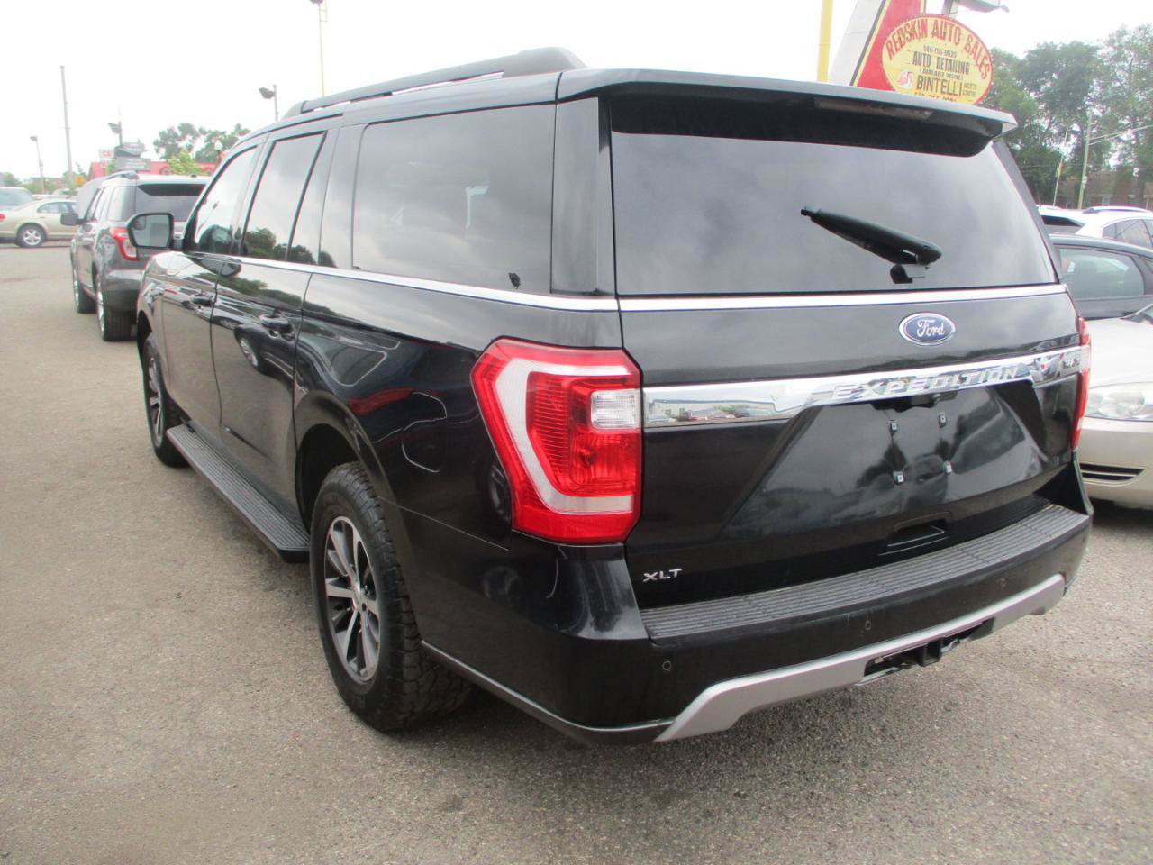 Used 2018 Ford Expedition Max XLT w/ Equipment Group 201A AWD/4WD image 4