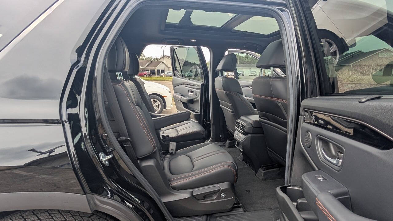 Used 2025 Honda Pilot TrailSport image 15